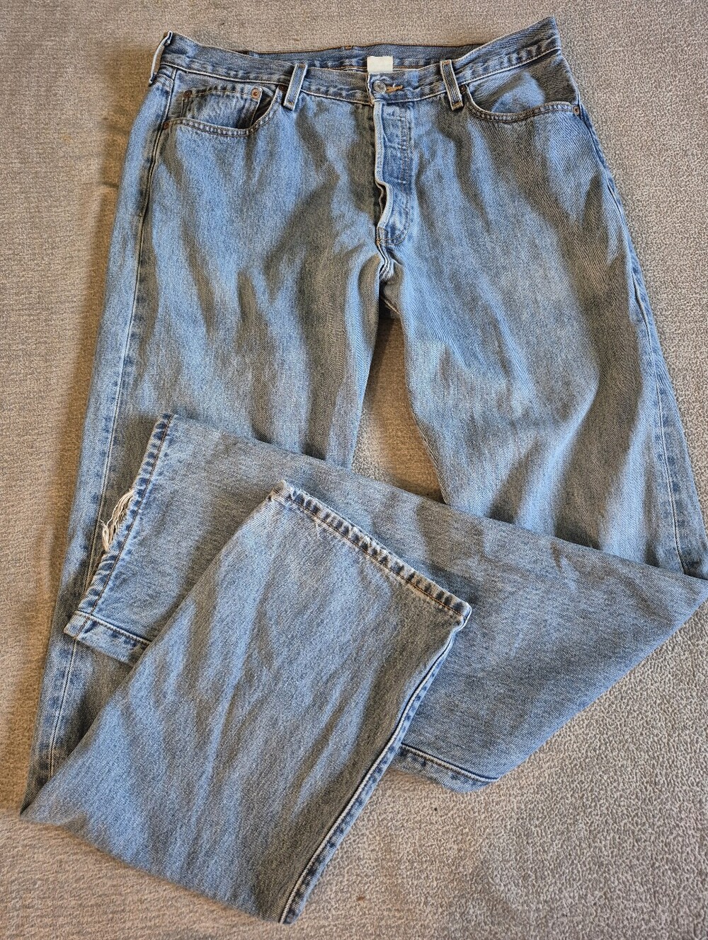 Vintage 501 Levi's 36x36 Mens 5 Button Light Wash Classic, light wear on bottom